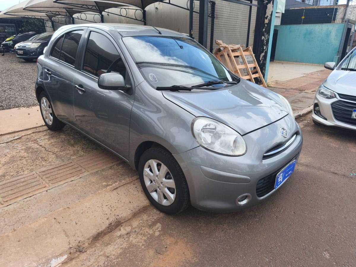 Vista principal de NISSAN March SV 1.6 16v 2013