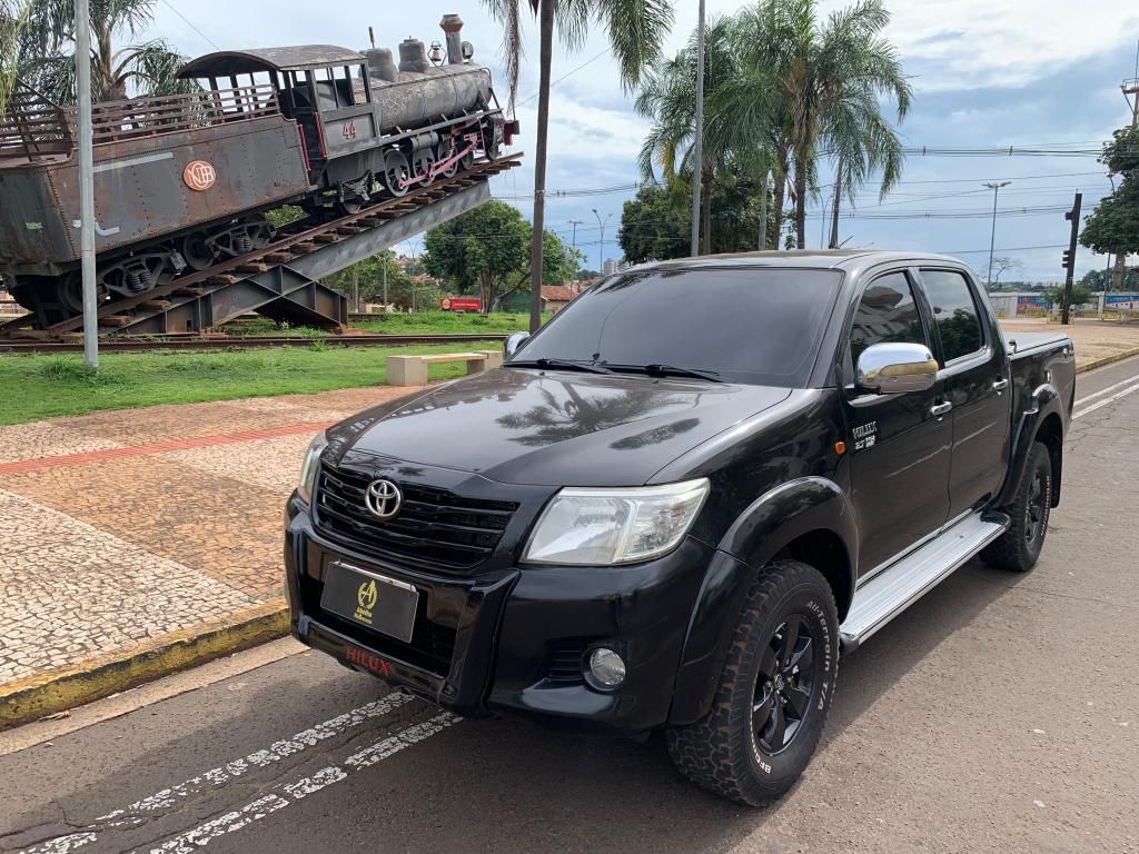 Vista principal de TOYOTA Hilux SR 2.7 16v C.D. 2013