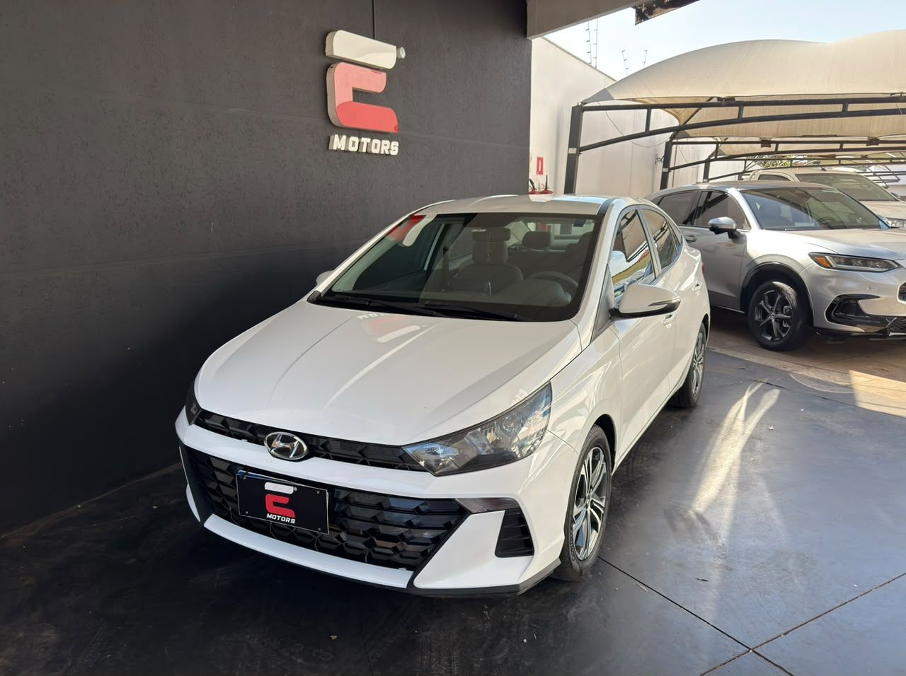 Vista principal de HYUNDAI HB20S Comfort 1.0T 12v 2023