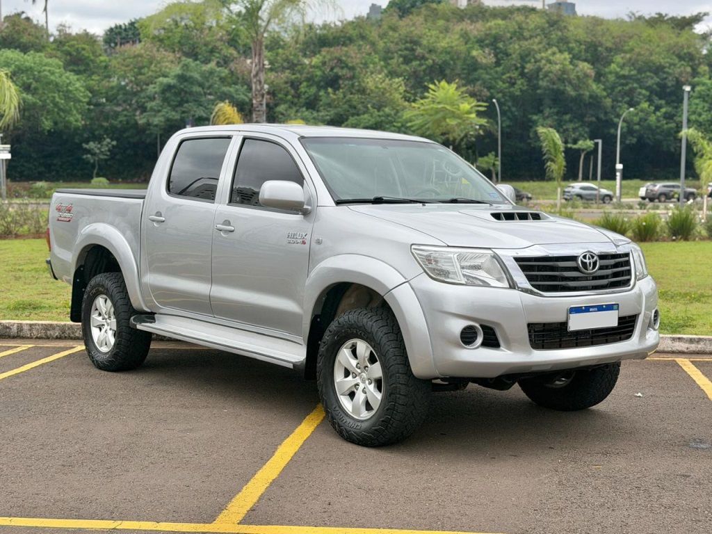 Vista principal de TOYOTA Hilux STD D4-D 2.8TDi 16v 4X4 C.D. 2013