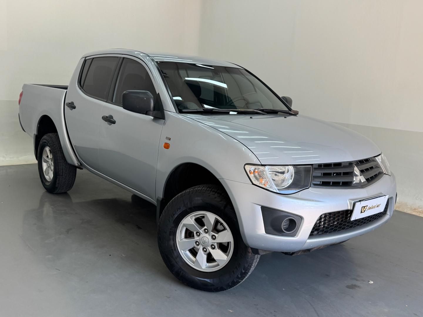Vista principal de MITSUBISHI L200 Triton GLX 3.2TDi 16v 4X4 C.D. 2015
