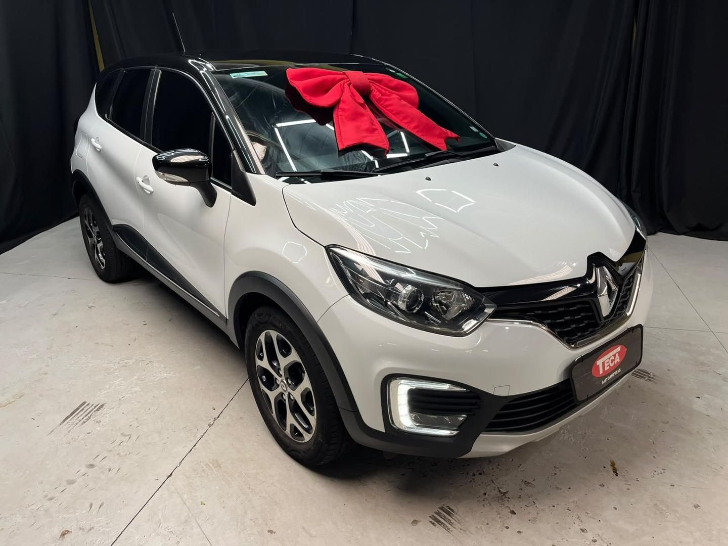 Vista principal de RENAULT Captur Intense 2.0 16v 2021