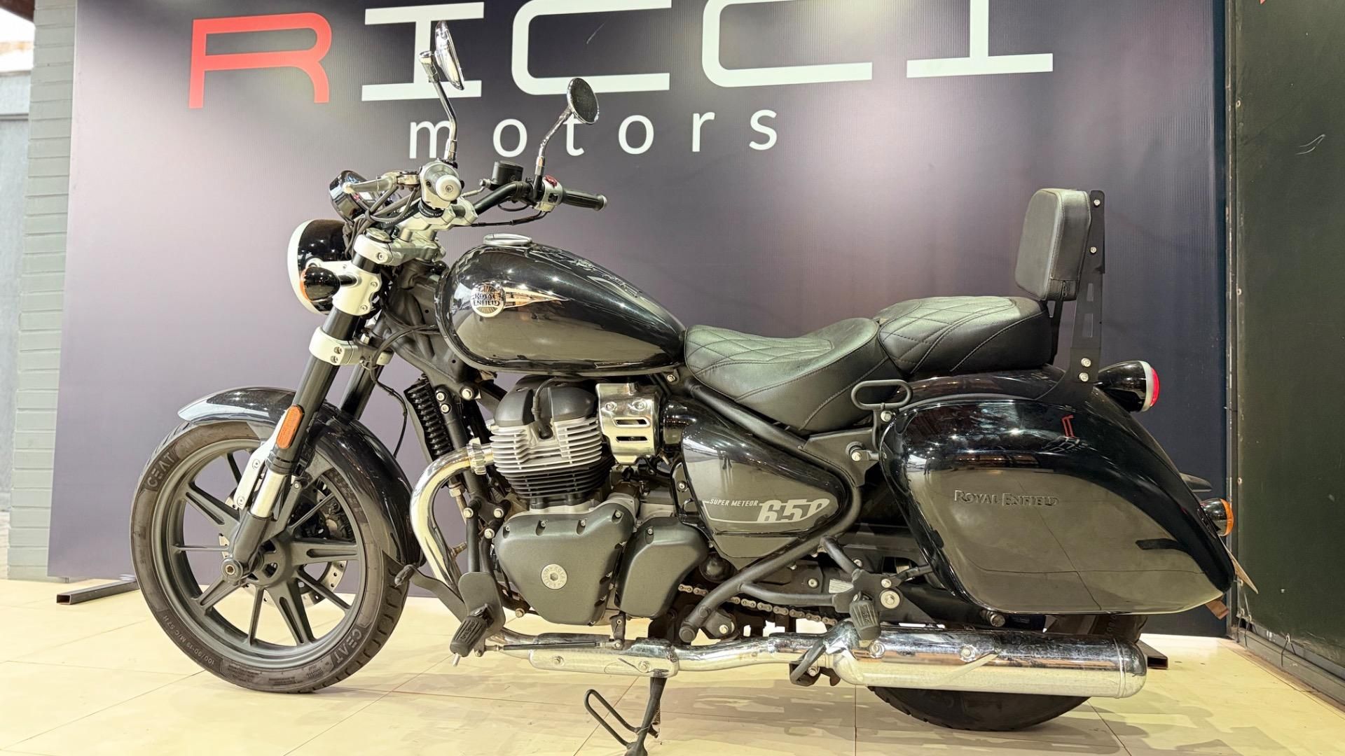 Vista principal de ROYAL ENFIELD Super Meteor Celestial 650 2025