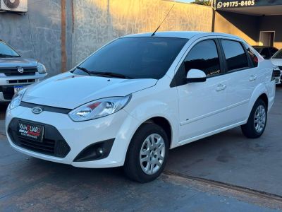 FORD Fiesta Sedan SE 1.6 2014
