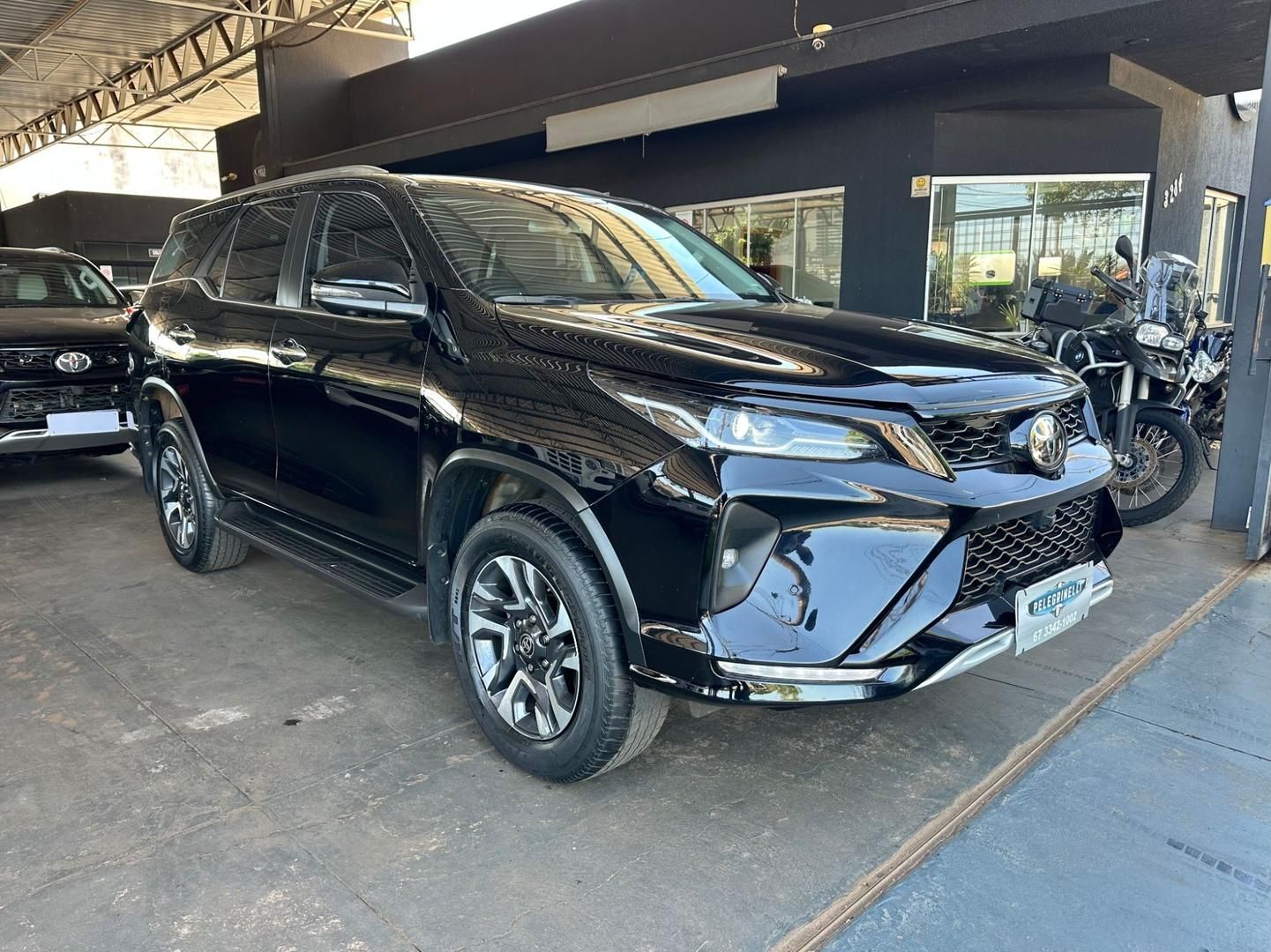 Vista principal de TOYOTA Hilux SW4 SRX Platinum D4-D 2.8TDi 16v 4x4 2024