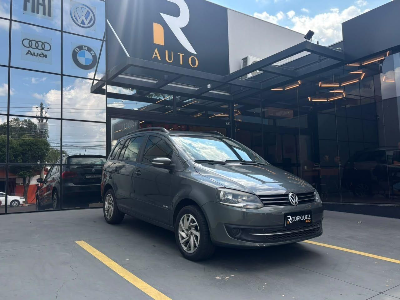 Vista principal de VOLKSWAGEN SpaceFox Trend 1.6 2014