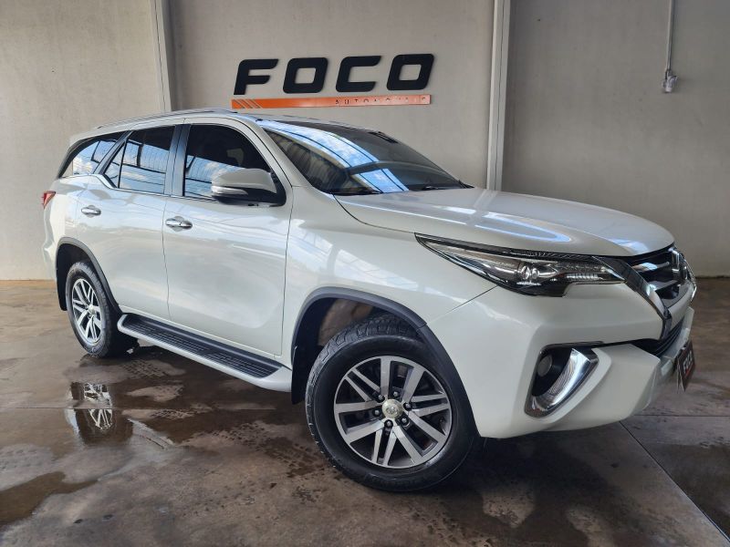 Vista principal de TOYOTA Hilux SW4 SRX D4-D 2.8TDi 16v 4x4 2017