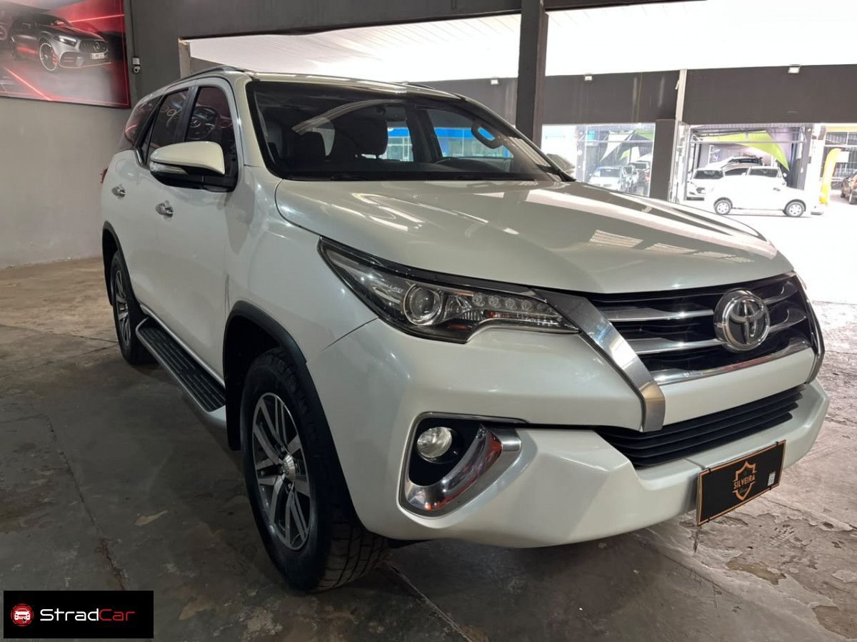 Vista principal de TOYOTA Hilux SW4 SRX D4-D 2.8TDi 16v 4x4 2017