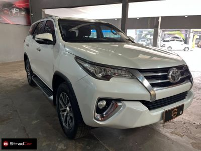 TOYOTA Hilux SW4 SRX D4-D 2.8TDi 16v 4x4 2017
