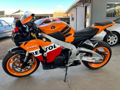 HONDA CBR 1000RR Fireblade 2011 - miniatura 2
