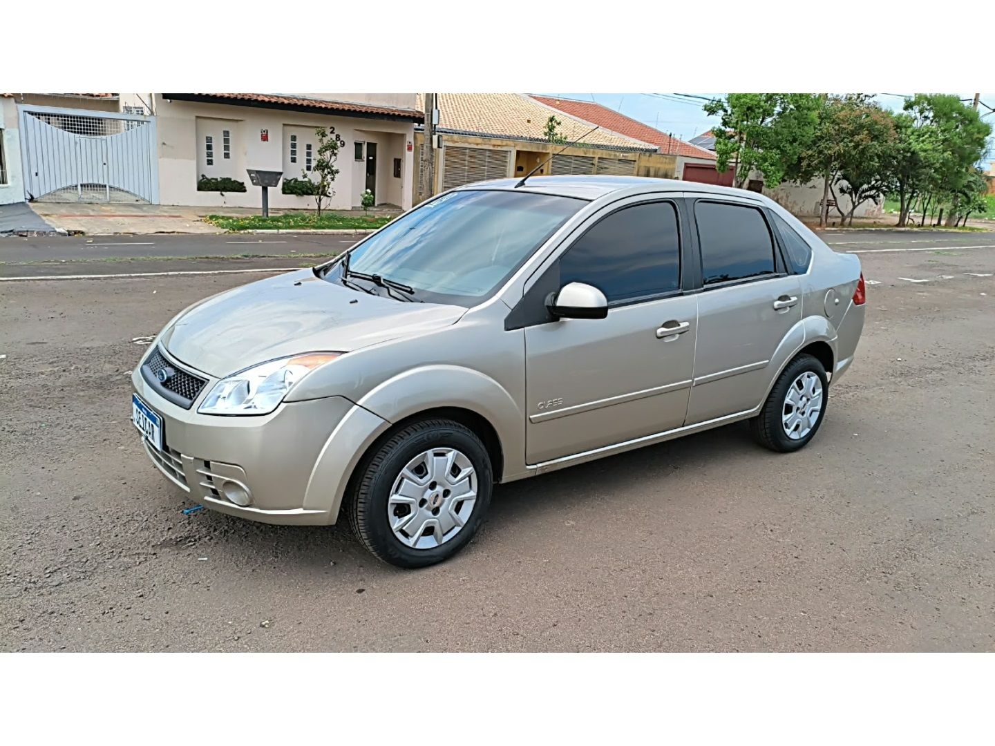 Vista principal de FORD Fiesta Sedan SE 1.6 2009