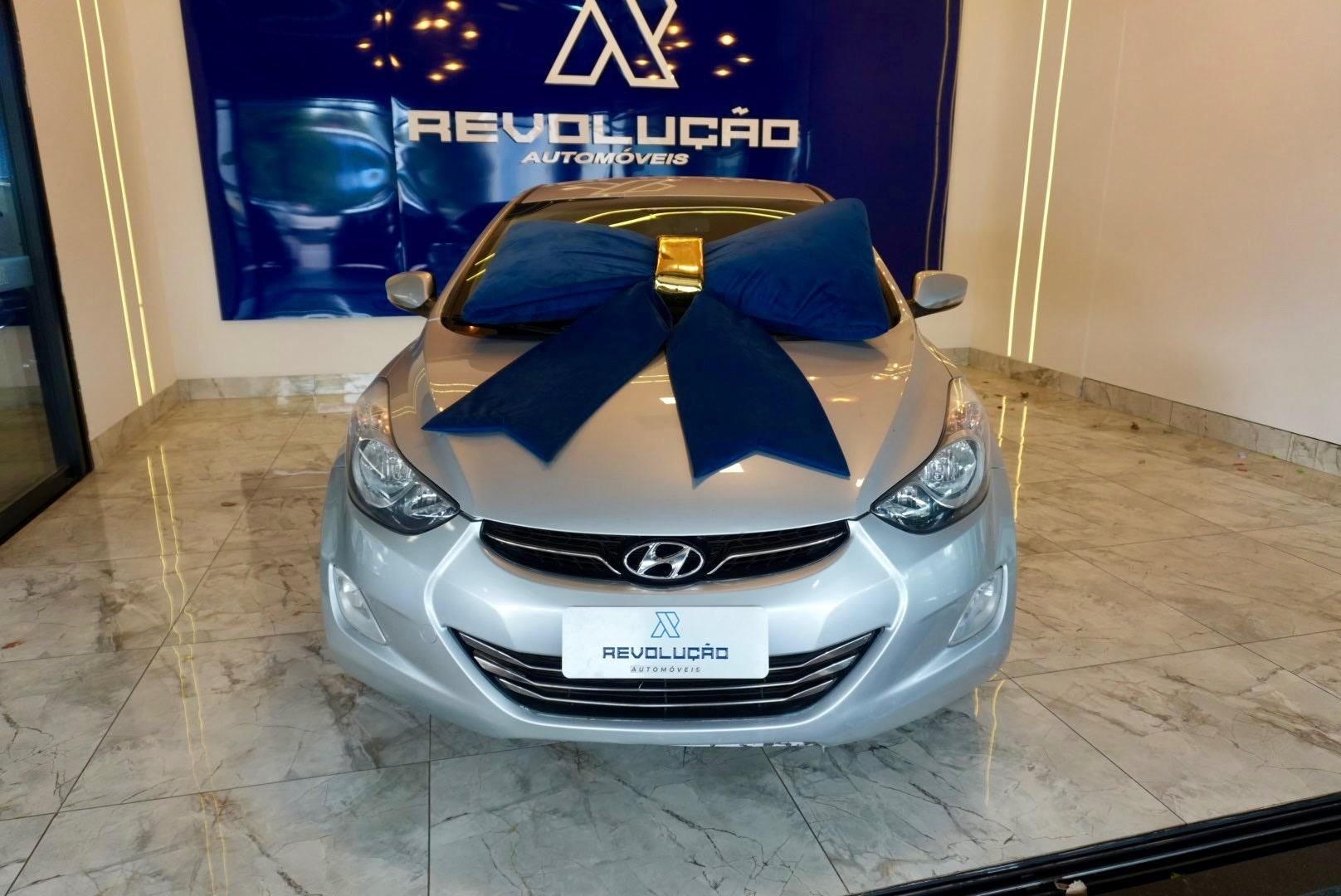Vista principal de HYUNDAI Elantra GLS 2.0 16v 2013