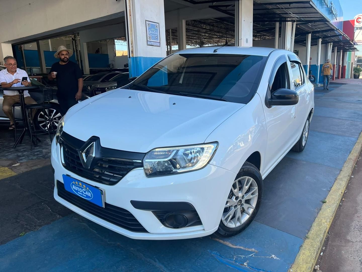 Vista principal de RENAULT Logan Zen 1.0 12v 2023