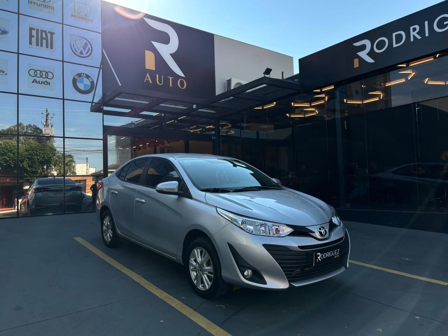 Vista principal de TOYOTA Yaris XL 1.5 16v 2019