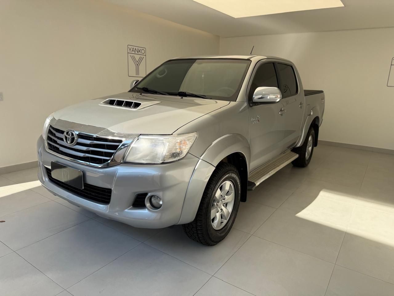 Vista principal de TOYOTA Hilux SRV D4-D 3.0TDi 16v 4X4 C.D. 2015