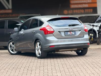 FORD Focus Hatch SE 2.0 16v PowerShift 2014 - miniatura 4