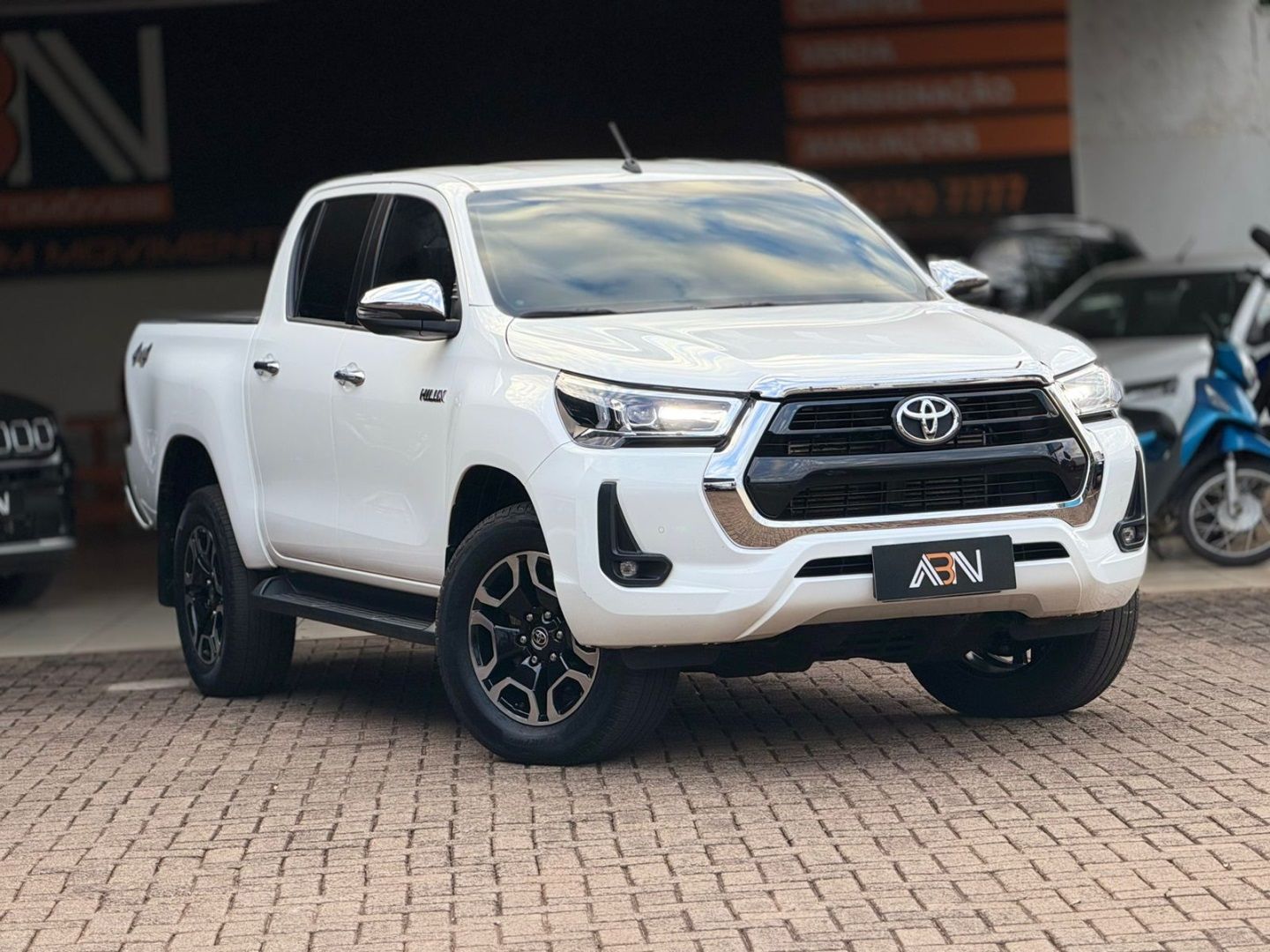 Vista principal de TOYOTA Hilux SRV D4-D 3.0TDi 16v 4X4 C.D. 2022