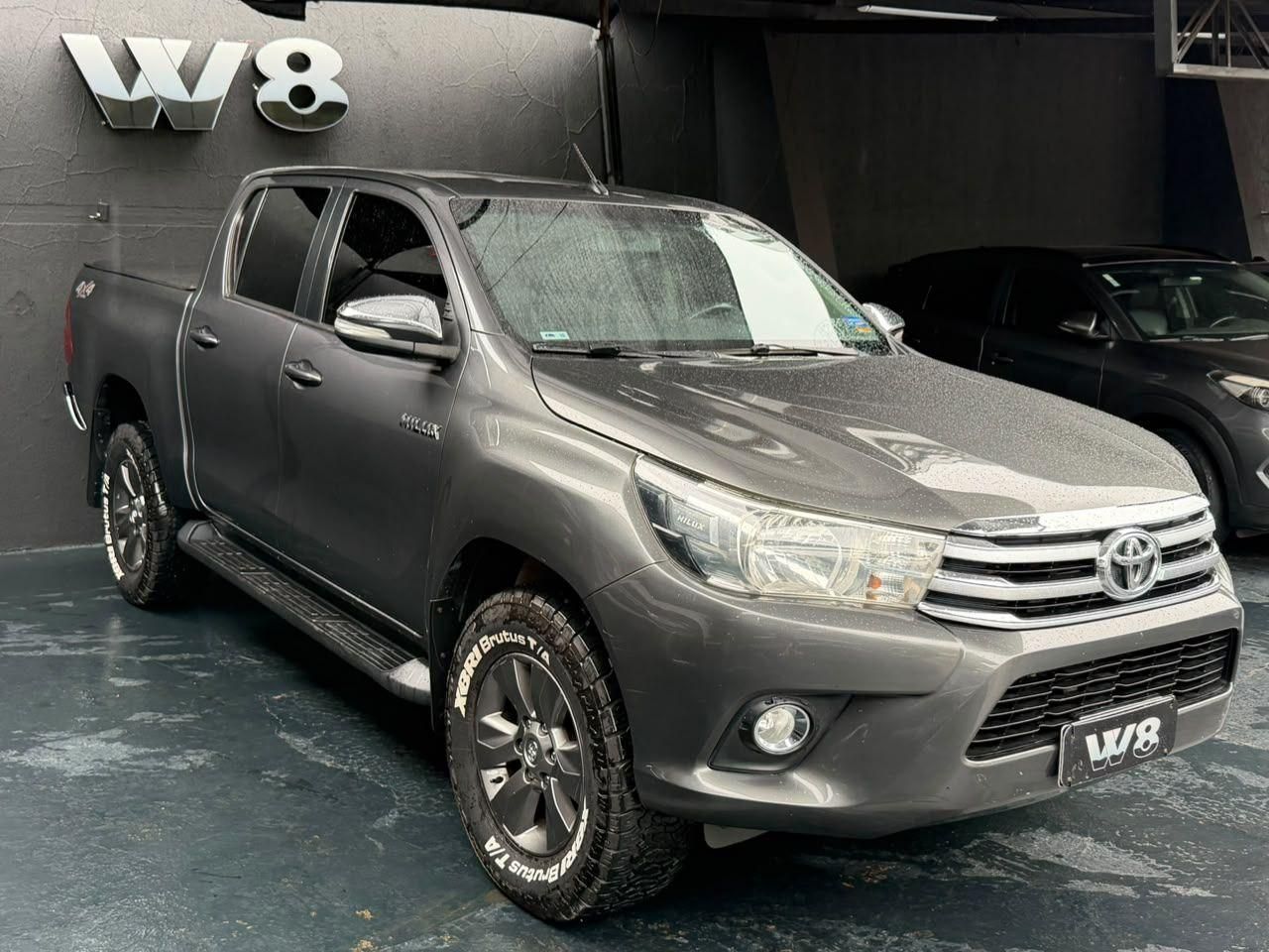 Vista principal de TOYOTA Hilux SRV D4-D 2.8TDi 16v 4X4 C.D. 2016