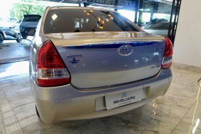 TOYOTA Etios Sedan XLS 1.5 16v 2017 - miniatura 8