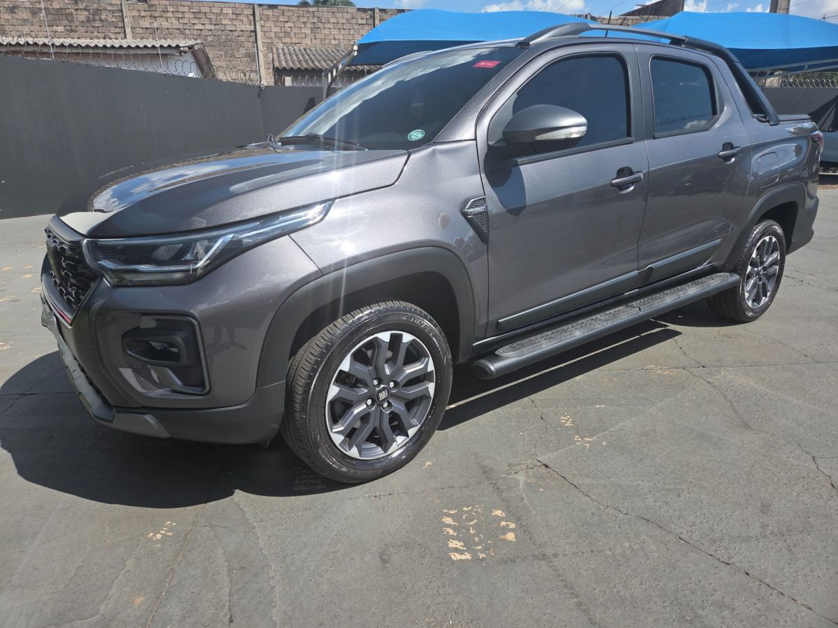 Vista principal de FIAT Strada Ultra 1.0T 12v C.D. 2025