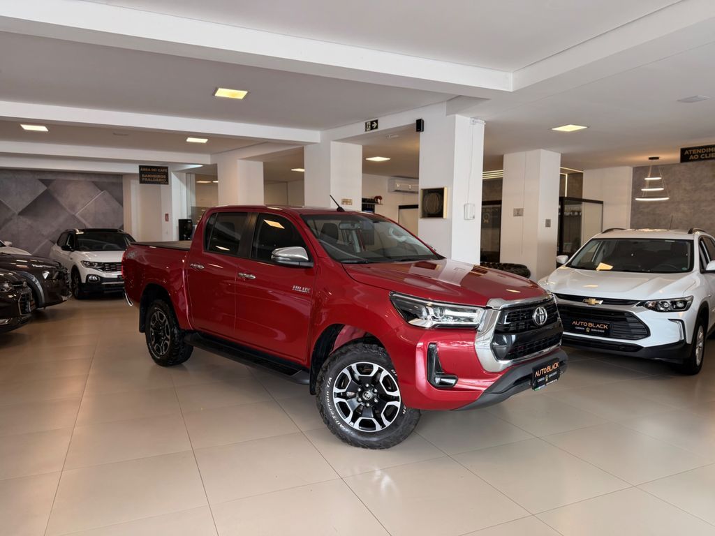 Vista principal de TOYOTA Hilux SRV D4-D 2.8TDi 16v 4X4 C.D. 2024