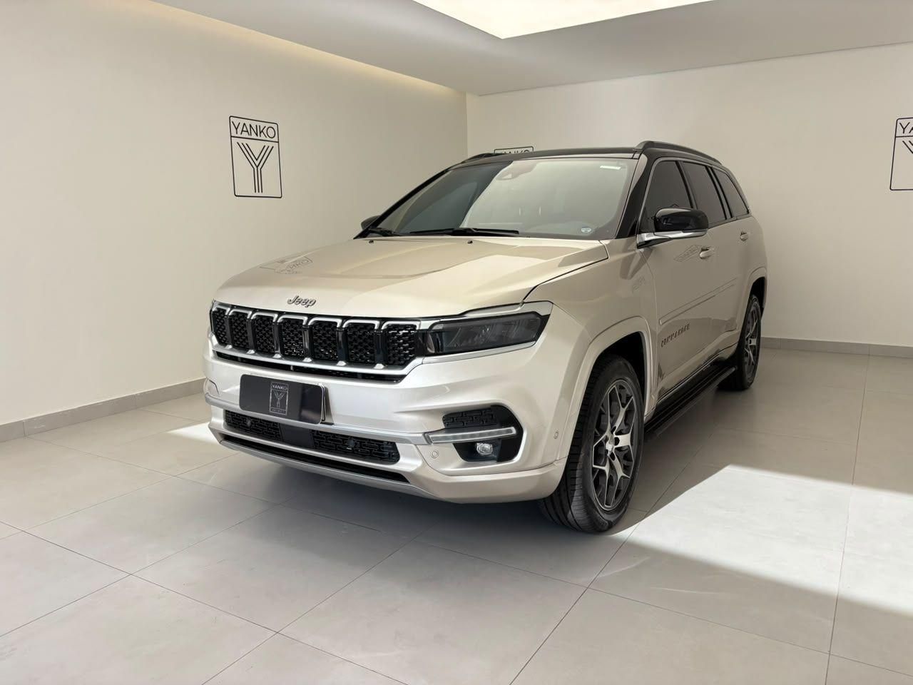 Vista principal de JEEP Commander Overland 2.0 16v TD380 4x4 2023