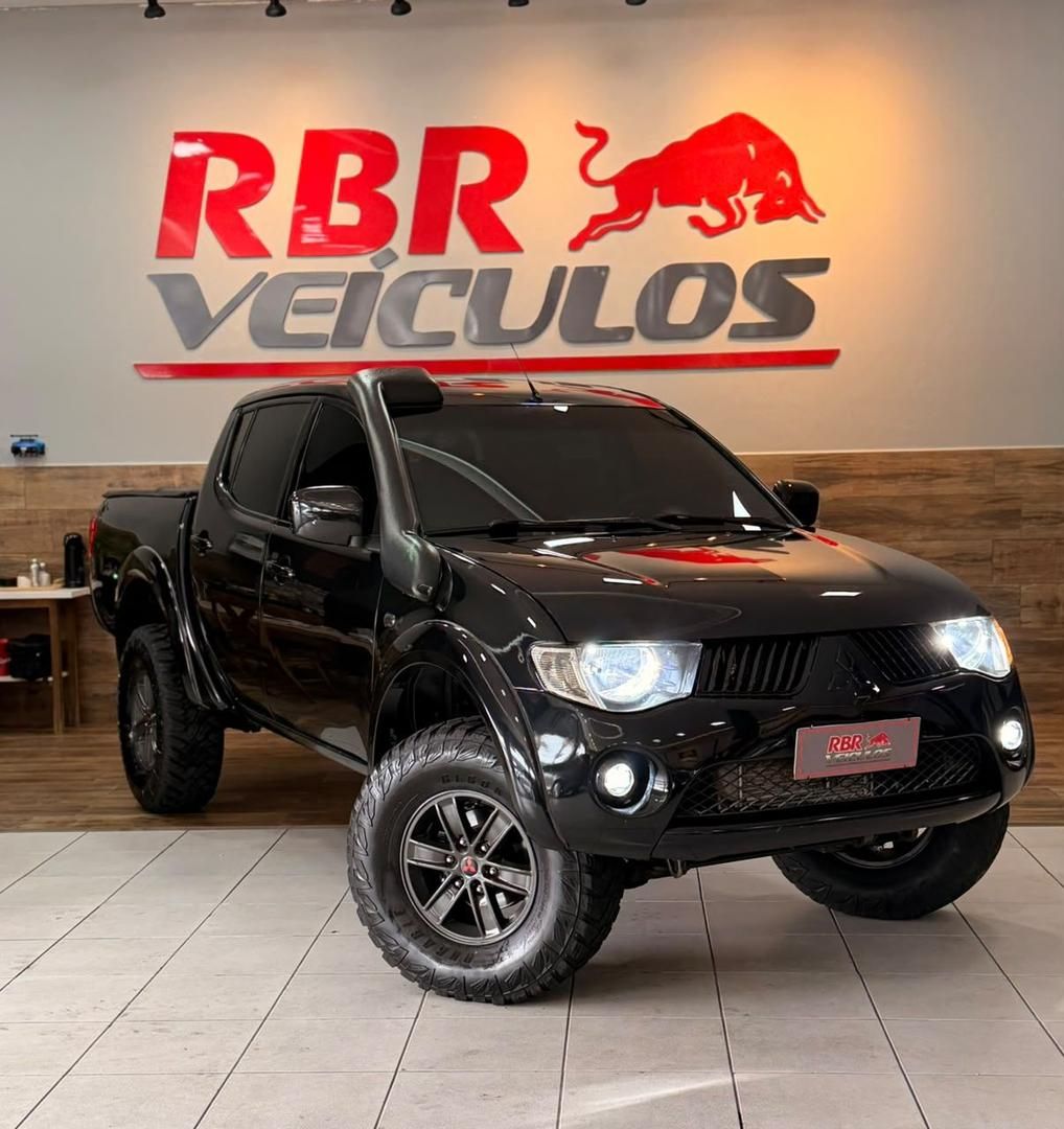 Vista principal de MITSUBISHI L200 Triton HPE 3.2TDi 16v 4X4 C.D. 2010