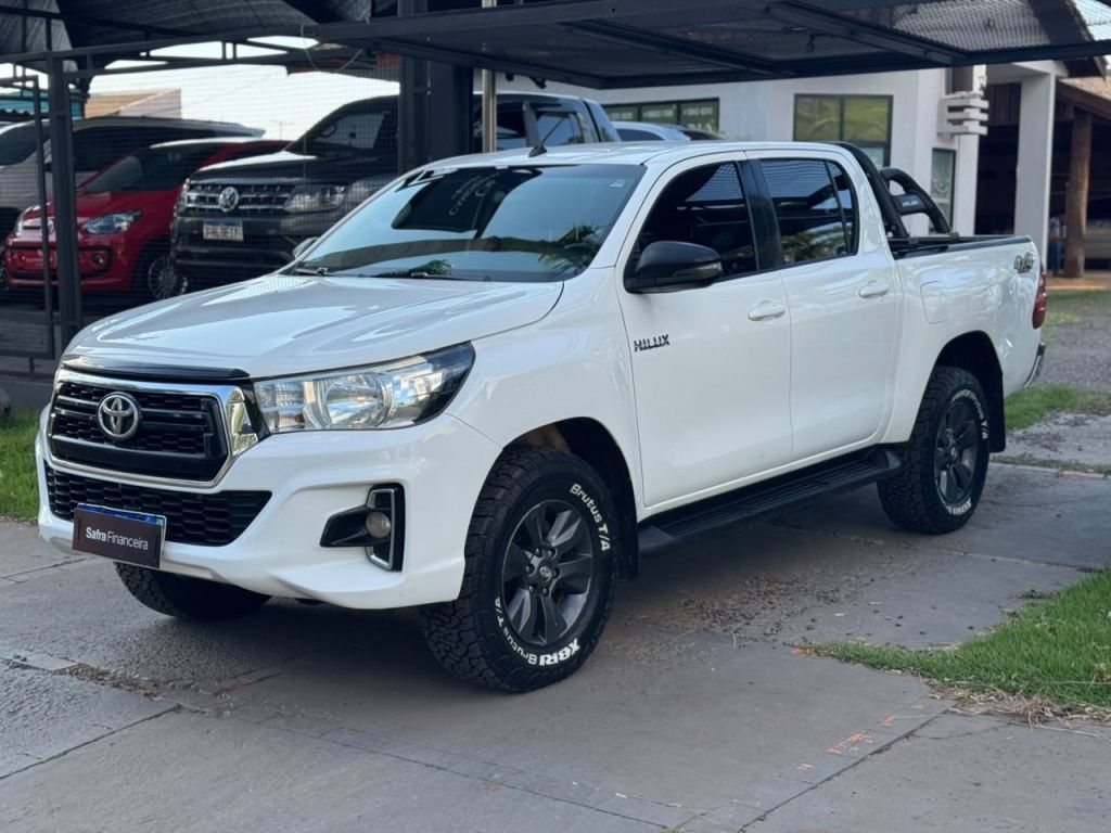Vista principal de TOYOTA Hilux SR D4-D 2.8TDi 16v 4X4 C.D. 2020