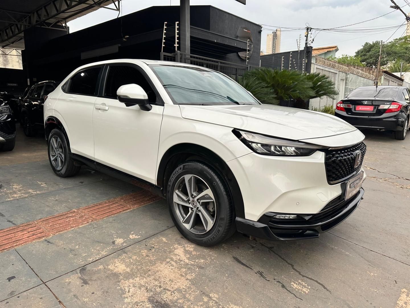 Vista principal de HONDA HR-V Touring 1.5T 16v 2023