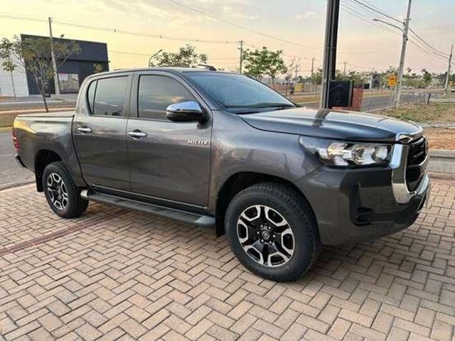 Vista principal de TOYOTA Hilux SRV D4-D 2.8TDi 16v 4X4 C.D. 2022