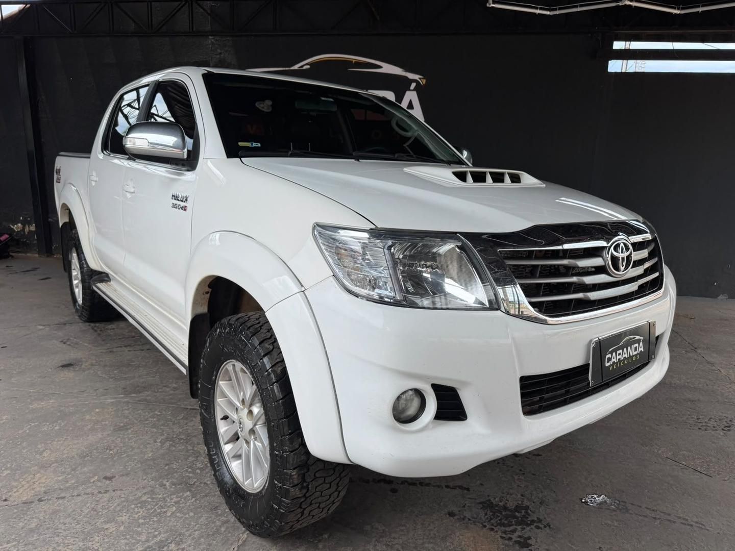 Vista principal de TOYOTA Hilux SRV D4-D 3.0TDi 16v 4X4 C.D. 2014