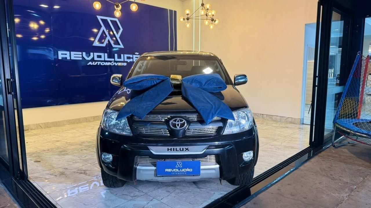 Vista principal de TOYOTA Hilux SRV D4-D 3.0TDi 16v 4X4 C.D. 2008