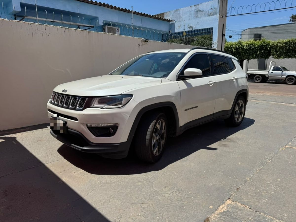 Vista principal de JEEP Compass Longitude 2.0 16v 2019