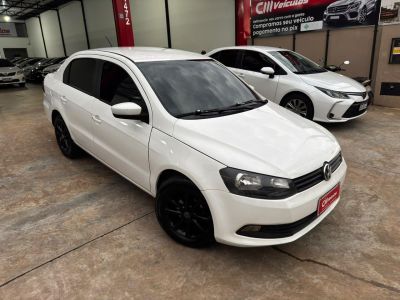 VOLKSWAGEN Voyage 1.0 2014