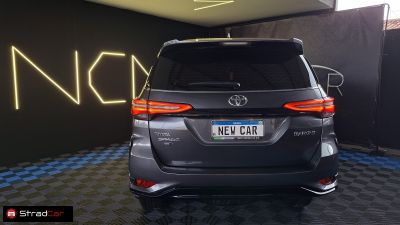 TOYOTA Hilux SW4 Diamond D4-D 2.8TDi 16v 4x4 2024 - miniatura 5