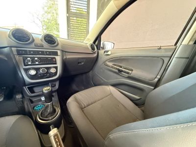 VOLKSWAGEN Gol 1.0 12v 4p. 2010 - miniatura 11