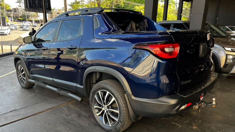 Vista principal de FIAT Toro Ultra 2.0TDi 16v 4x4 2020