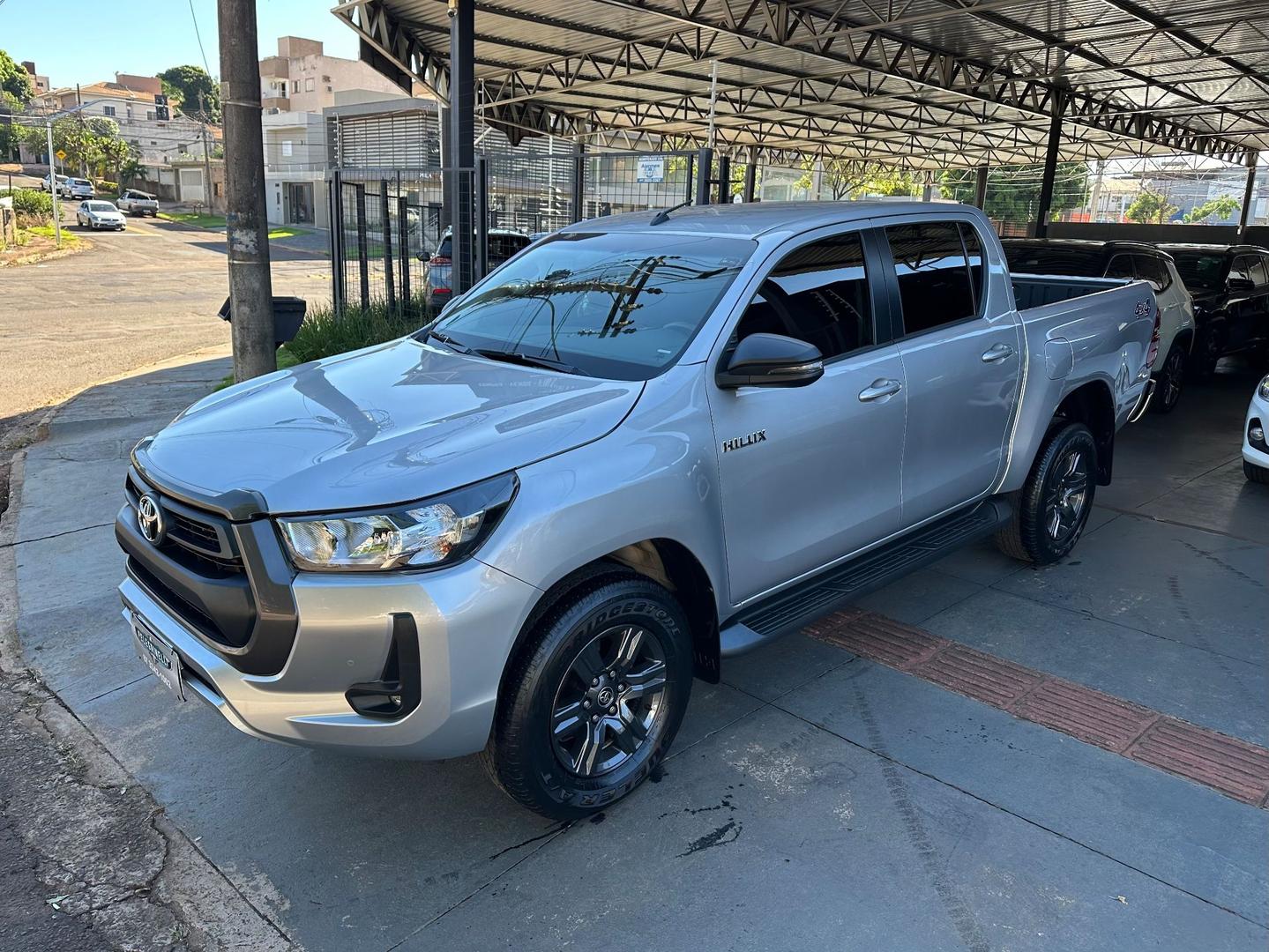 TOYOTA Hilux SR D4-D 2.8TDi 16v 4X4 C.D. 2025 - miniatura 2