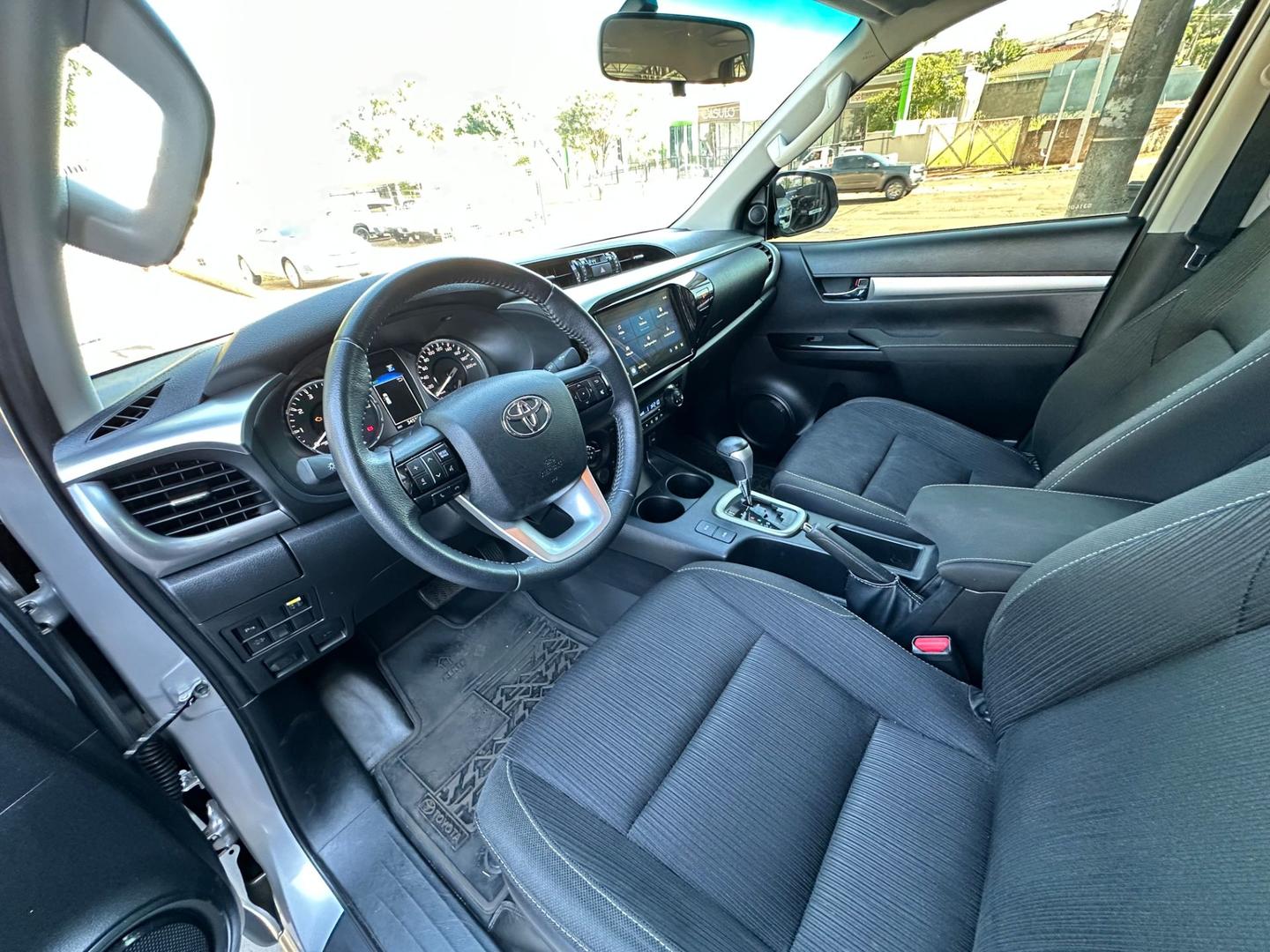 TOYOTA Hilux SR D4-D 2.8TDi 16v 4X4 C.D. 2025 - miniatura 8