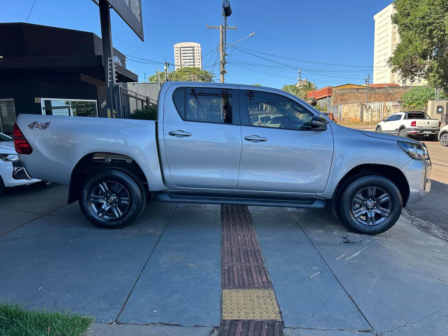 TOYOTA Hilux SR D4-D 2.8TDi 16v 4X4 C.D. 2025 - miniatura 6