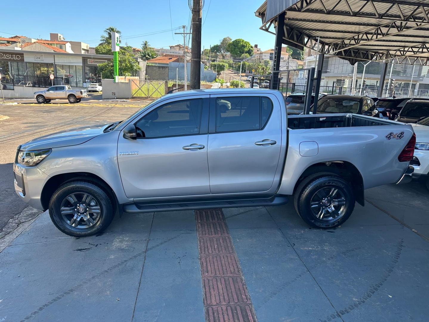 TOYOTA Hilux SR D4-D 2.8TDi 16v 4X4 C.D. 2025 - miniatura 3