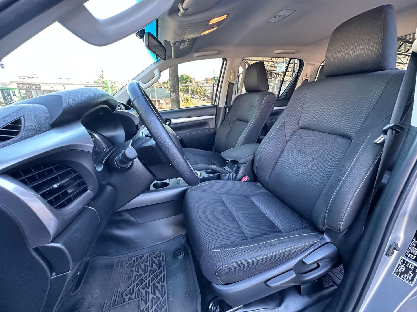 TOYOTA Hilux SR D4-D 2.8TDi 16v 4X4 C.D. 2025 - miniatura 9