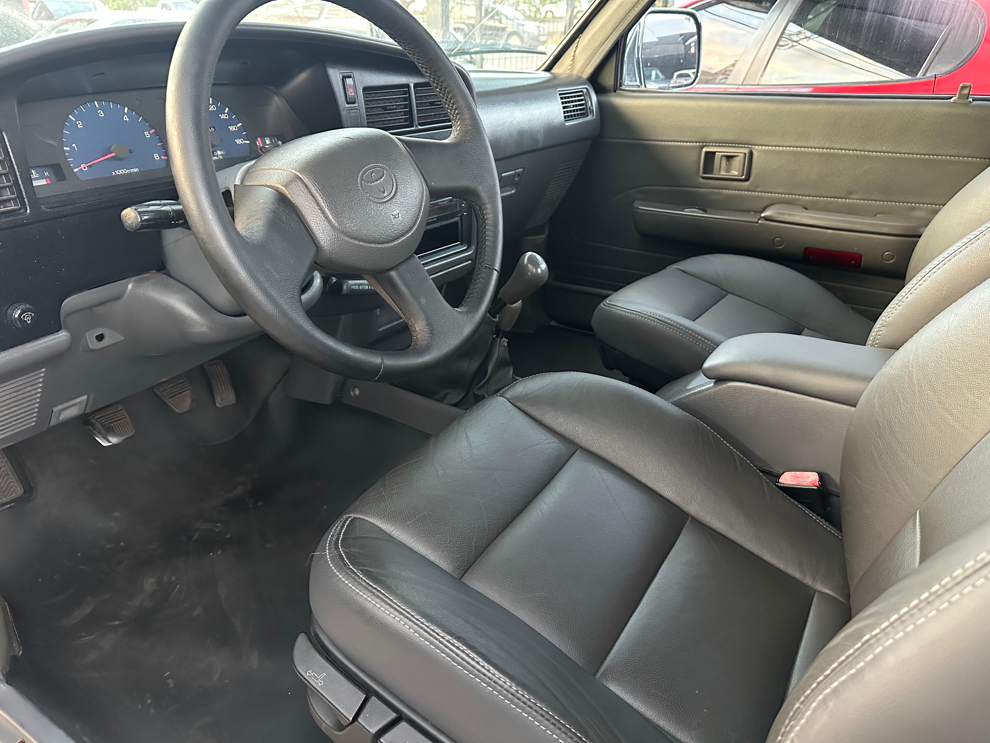 TOYOTA Hilux SR 3.0D 4X4 C.D. 2003 - miniatura 6
