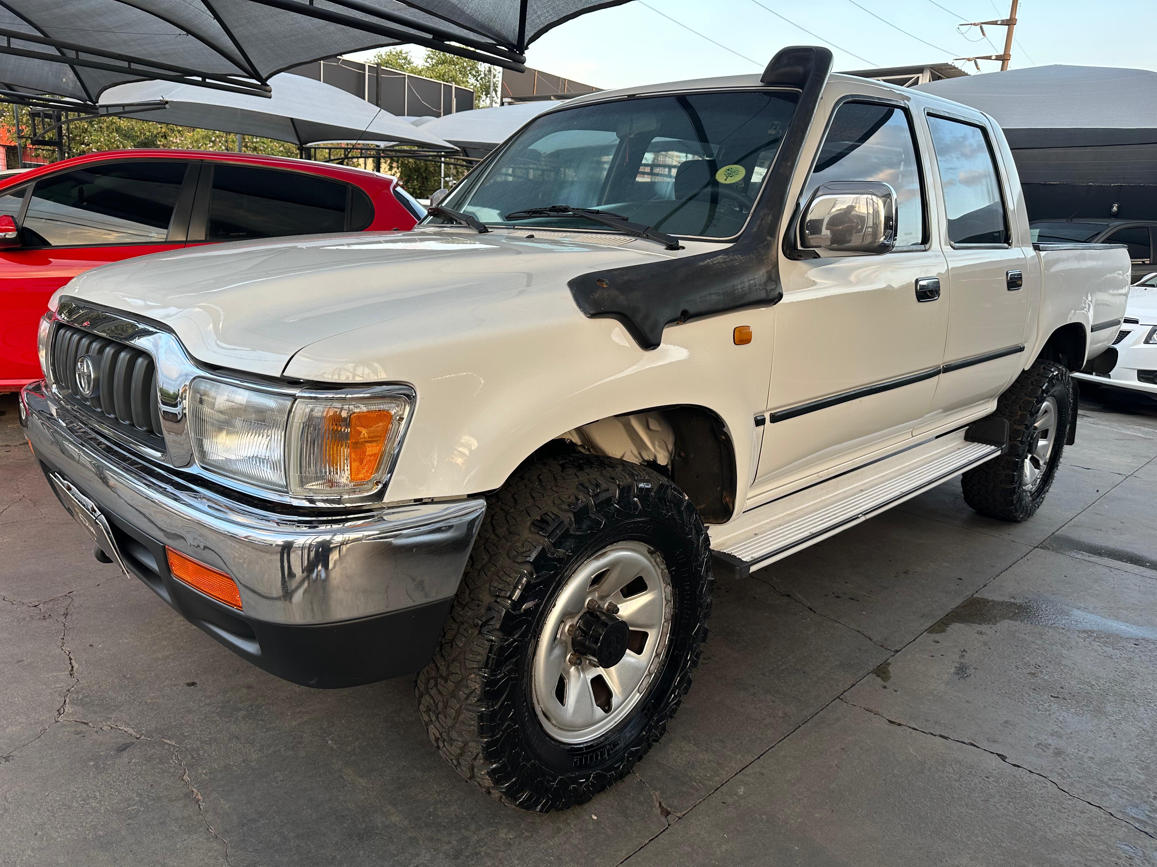 TOYOTA Hilux SR 3.0D 4X4 C.D. 2003