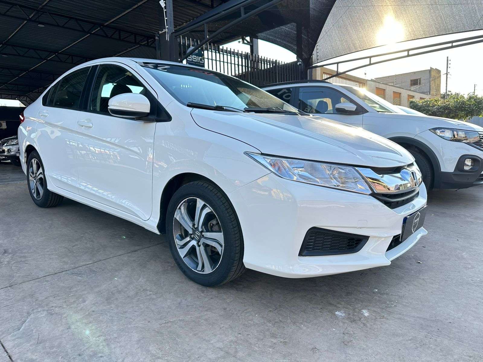 Vista principal de HONDA City Sedan LX 1.5 16v 2015
