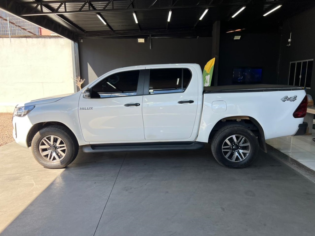 TOYOTA Hilux 2.8D 4X4 C.D. 2021 - miniatura 2