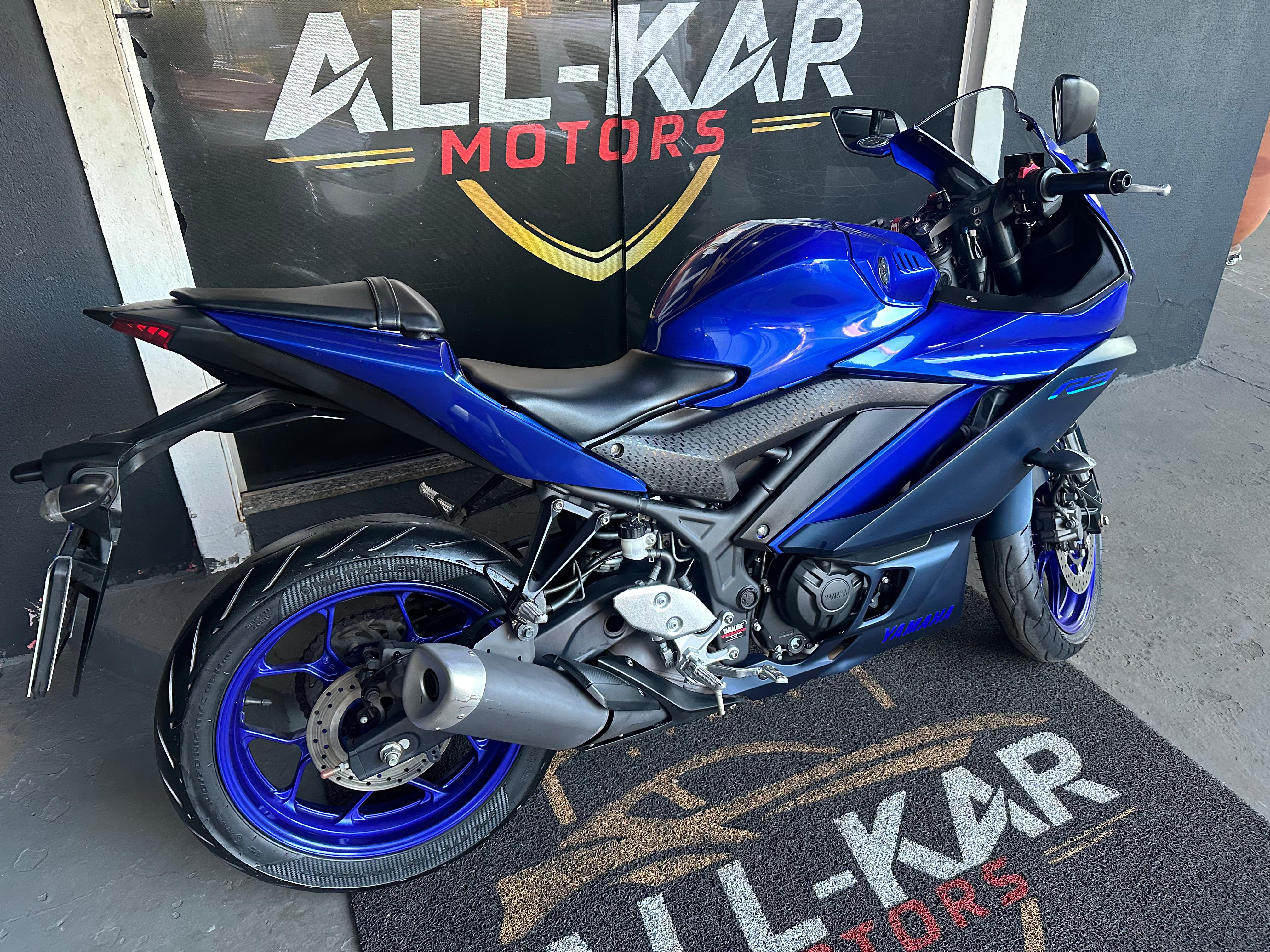 YAMAHA YZF R3 321 2023 - miniatura 4
