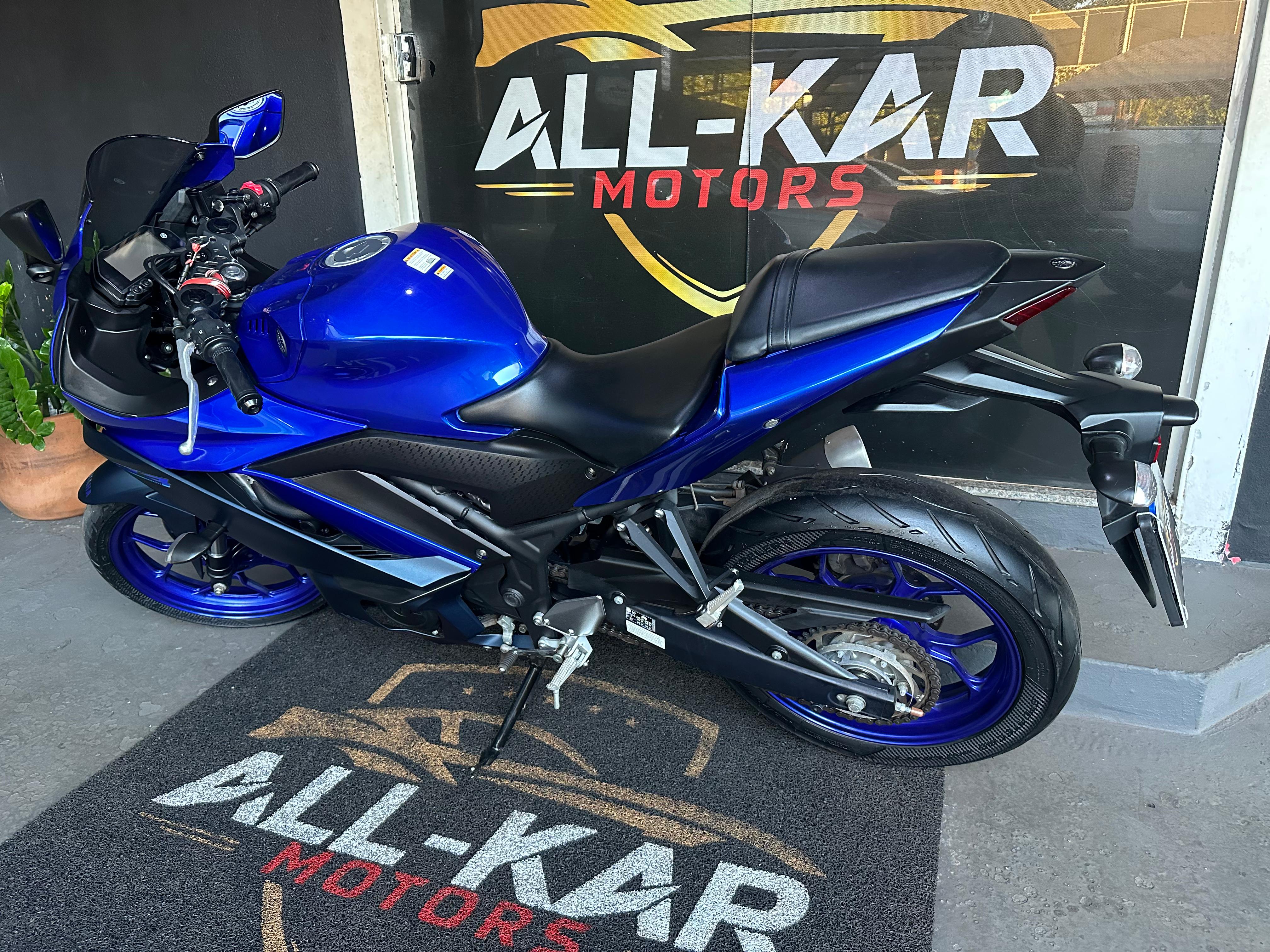 YAMAHA YZF R3 321 2023 - miniatura 2
