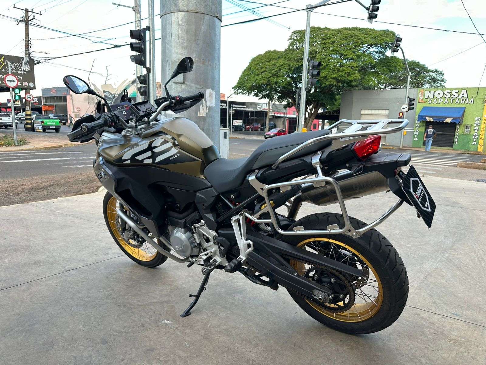 BMW F 850 GS Adventure Premium 2023 - miniatura 3