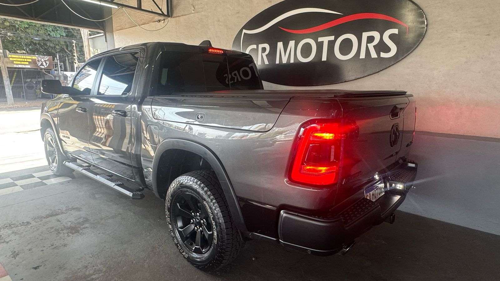 RAM 1500 Rebel 5.7 V8 4X4 C.D. 2024 - miniatura 4